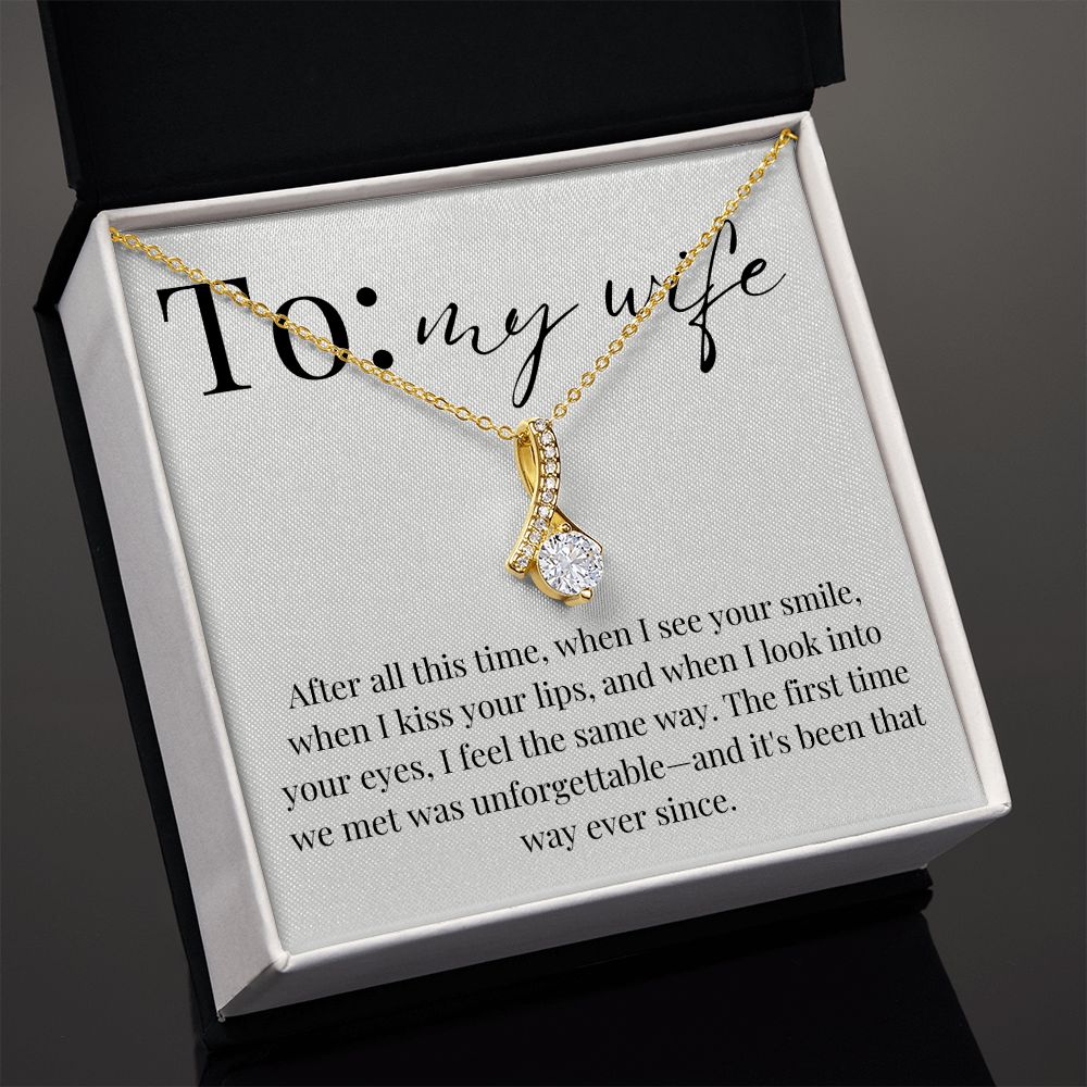 Alluring Beauty Necklace: The First Time We Met Was Unforgettable