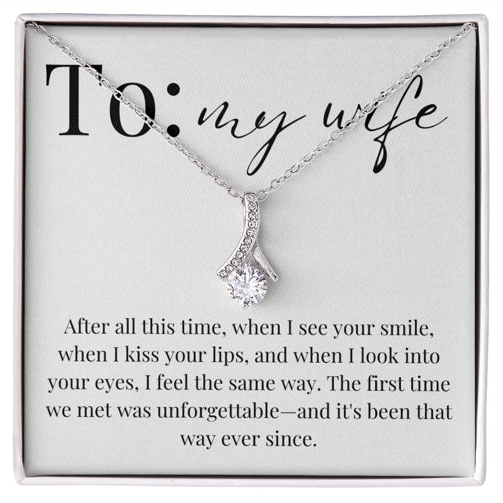 Alluring Beauty Necklace: The First Time We Met Was Unforgettable