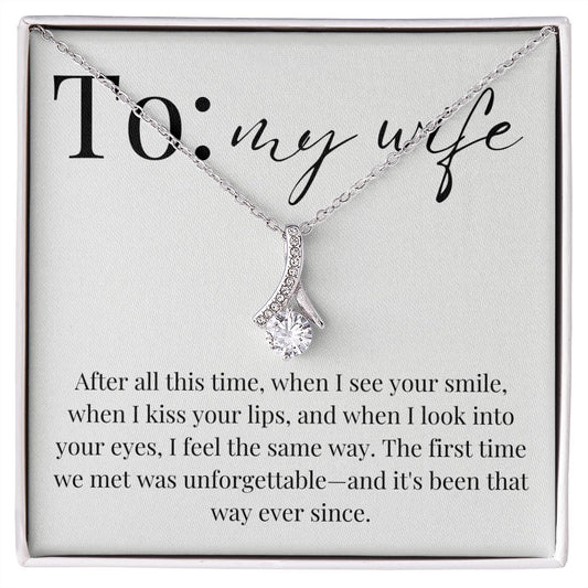 Alluring Beauty Necklace: The First Time We Met Was Unforgettable