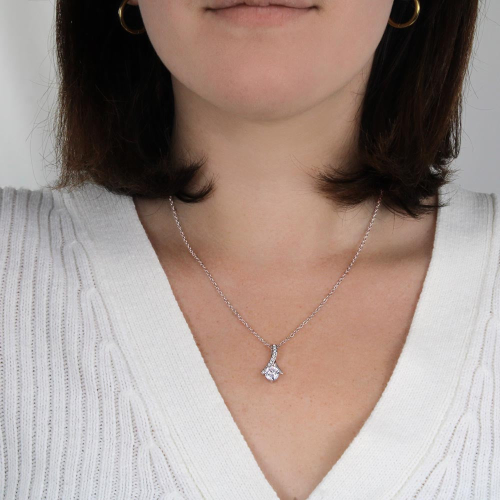 Alluring Beauty Necklace: The First Time We Met Was Unforgettable