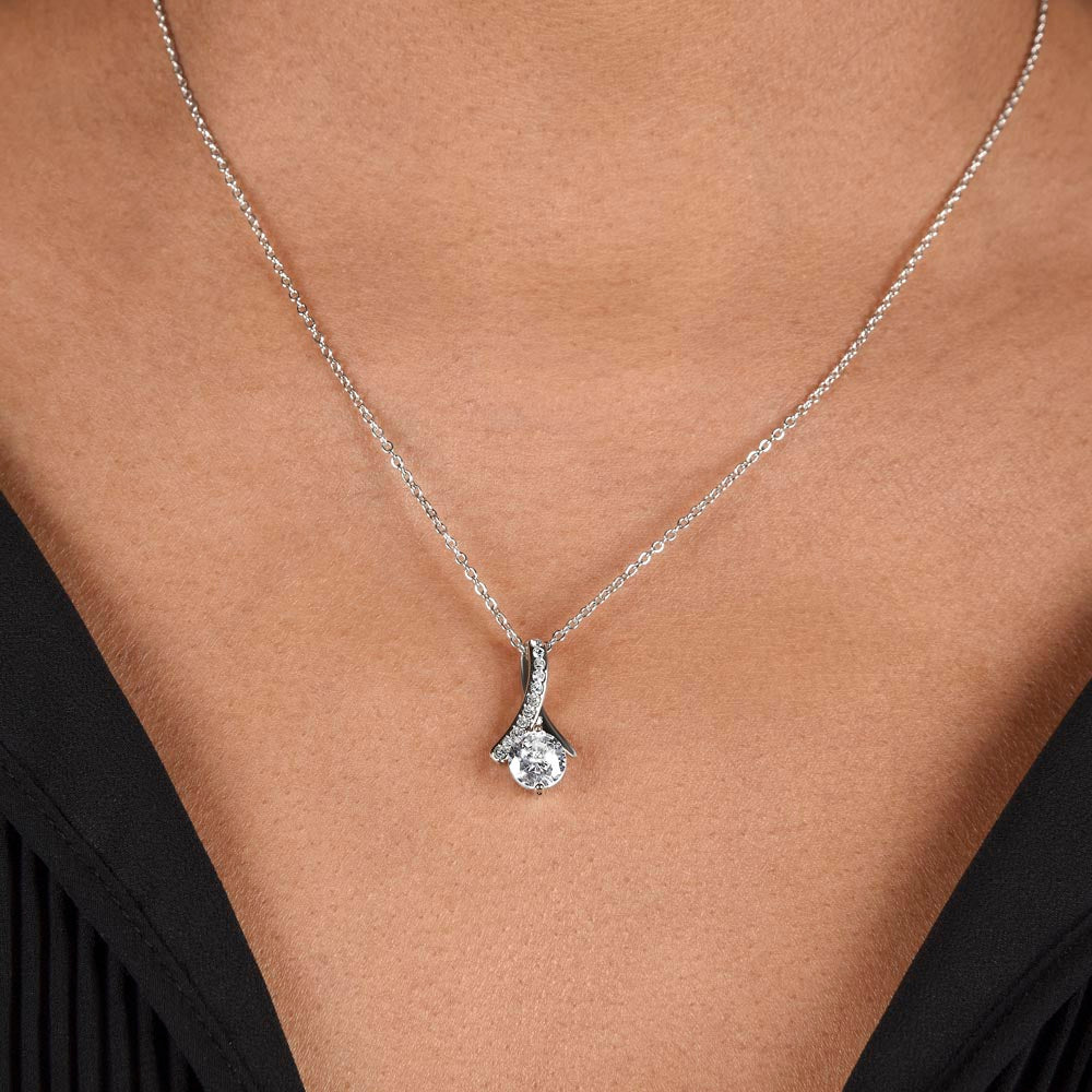 Alluring Beauty Necklace: Simply Amazing