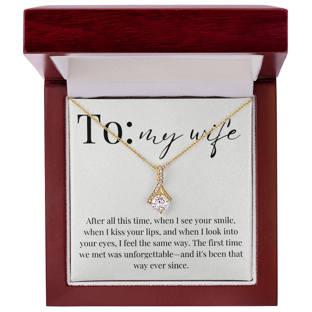 Alluring Beauty Necklace: The First Time We Met Was Unforgettable