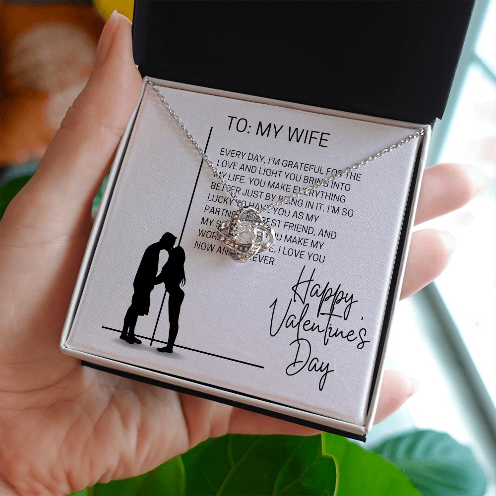Love Knot Necklace: Every Day I'm Grateful